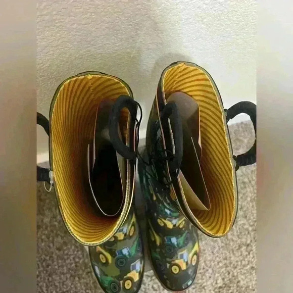 Boys Rain Boots - NWT - Picture 3 of 4